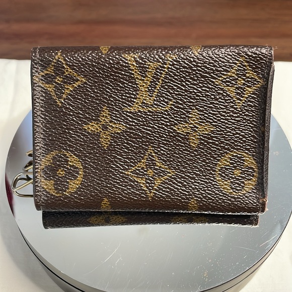 Louis Vuitton Accessories - Authentic Louis Vuitton 6 Key Holder